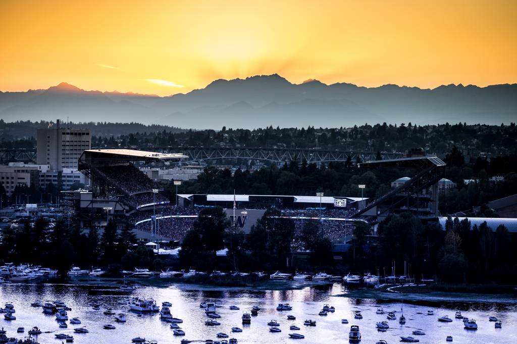 Husky_Stadium_2013.08.31