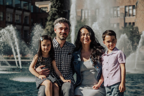 All smiles for this UW family at the fountain with Schaffin Mweeba